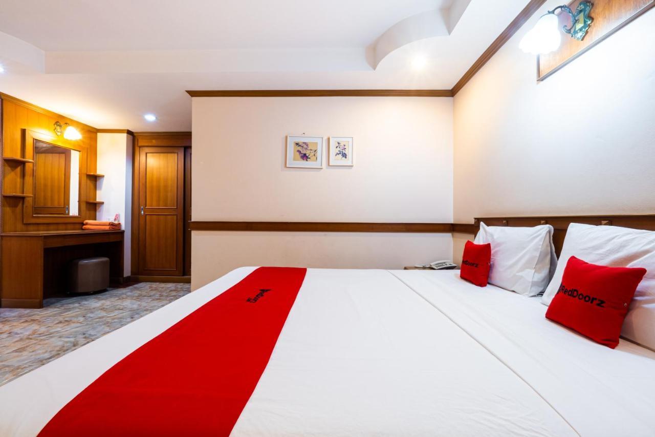 Reddoorz Navin Mansion 3 Pattaya Hotel Bagian luar foto