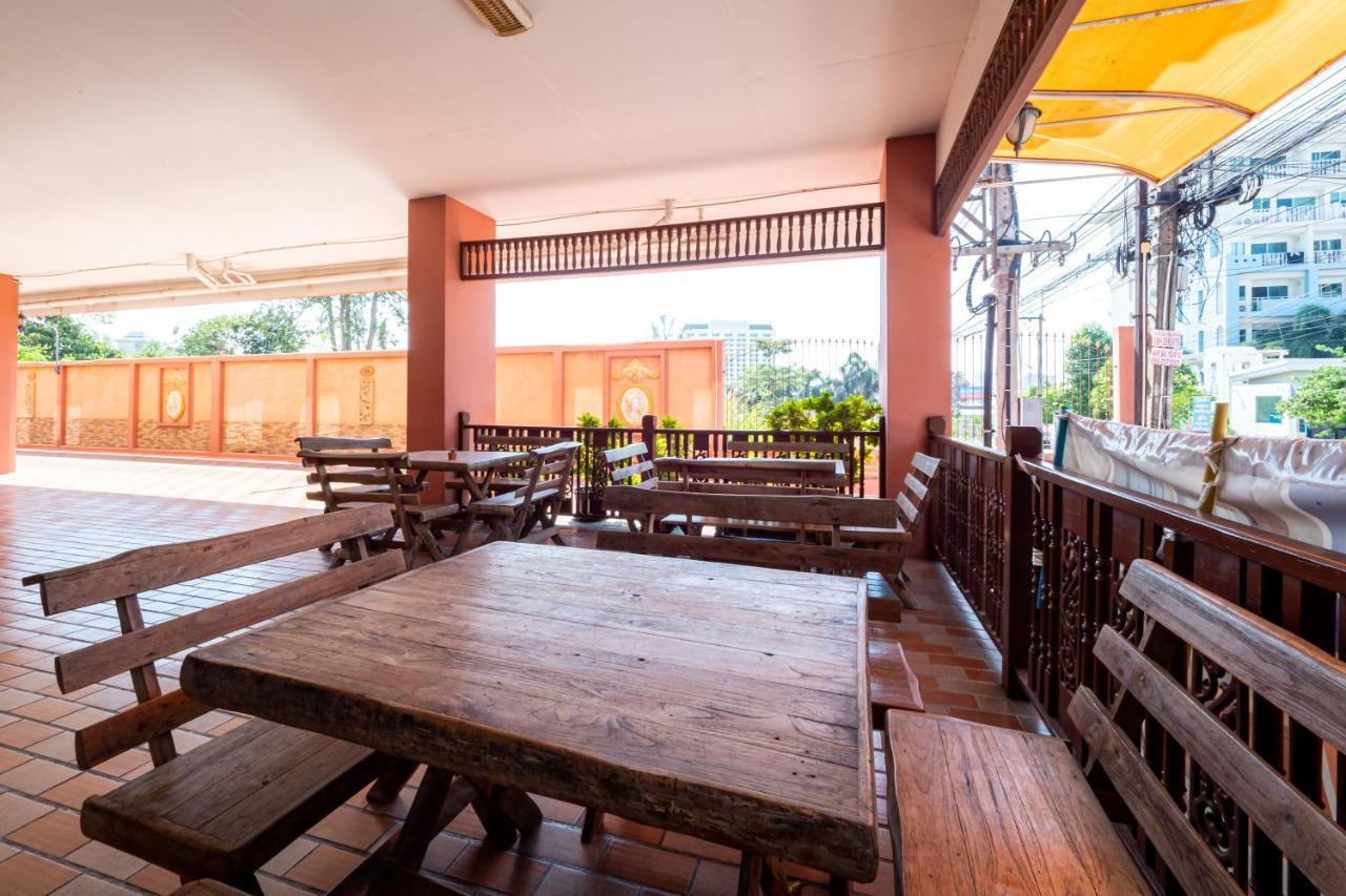 Reddoorz Navin Mansion 3 Pattaya Hotel Bagian luar foto