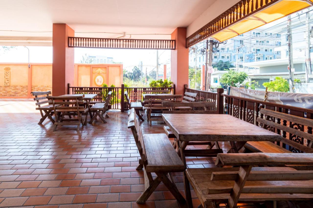 Reddoorz Navin Mansion 3 Pattaya Hotel Bagian luar foto