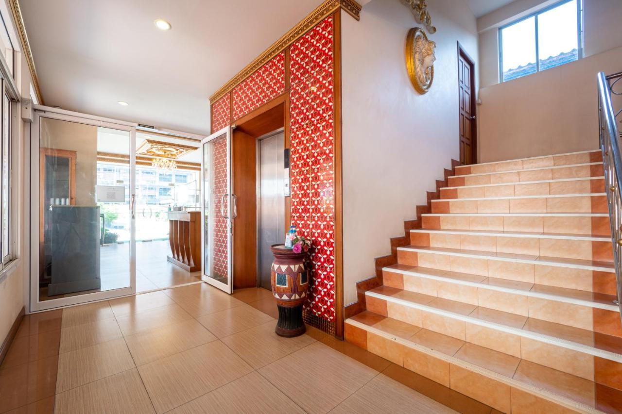 Reddoorz Navin Mansion 3 Pattaya Hotel Bagian luar foto