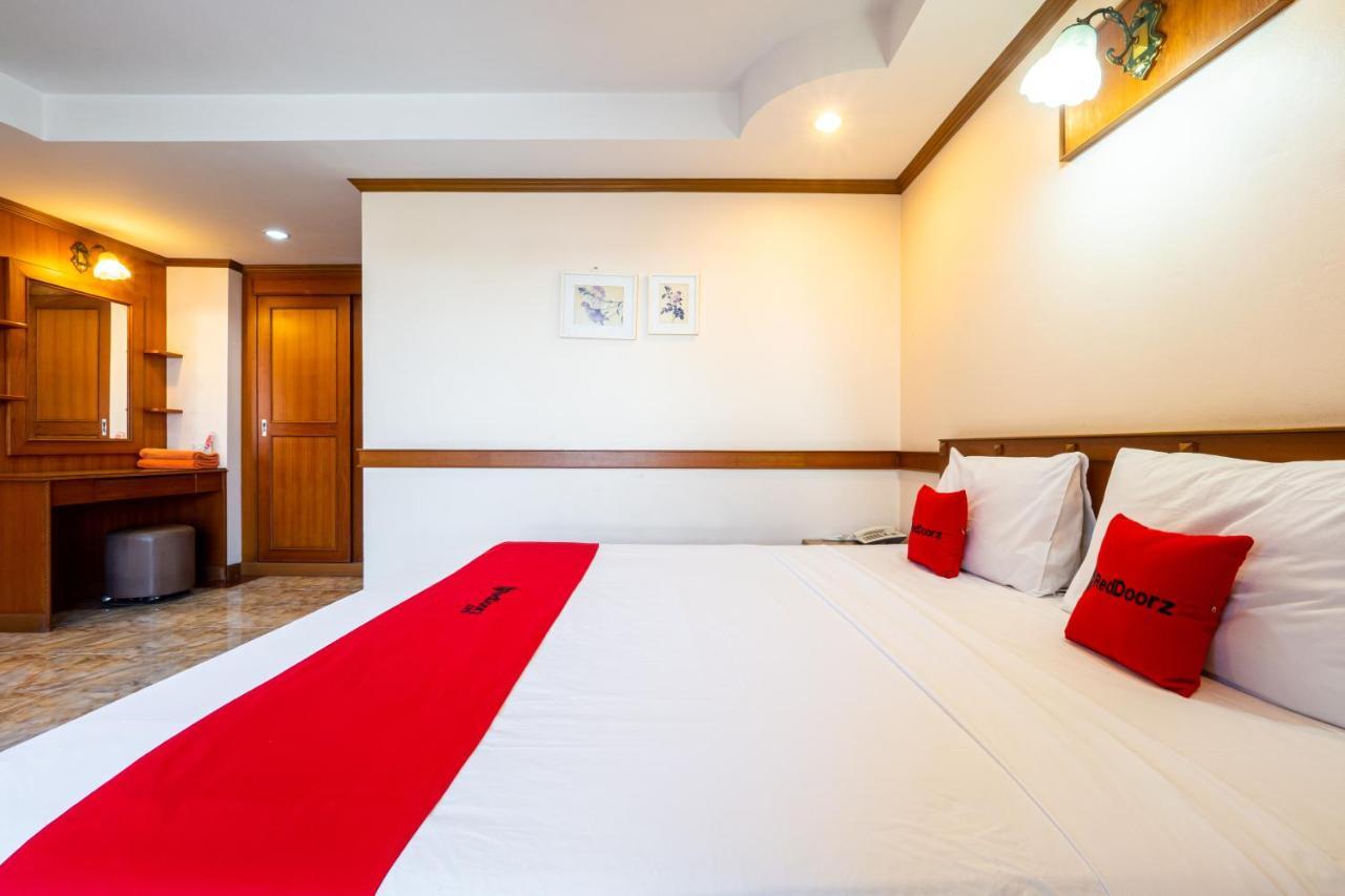 Reddoorz Navin Mansion 3 Pattaya Hotel Bagian luar foto