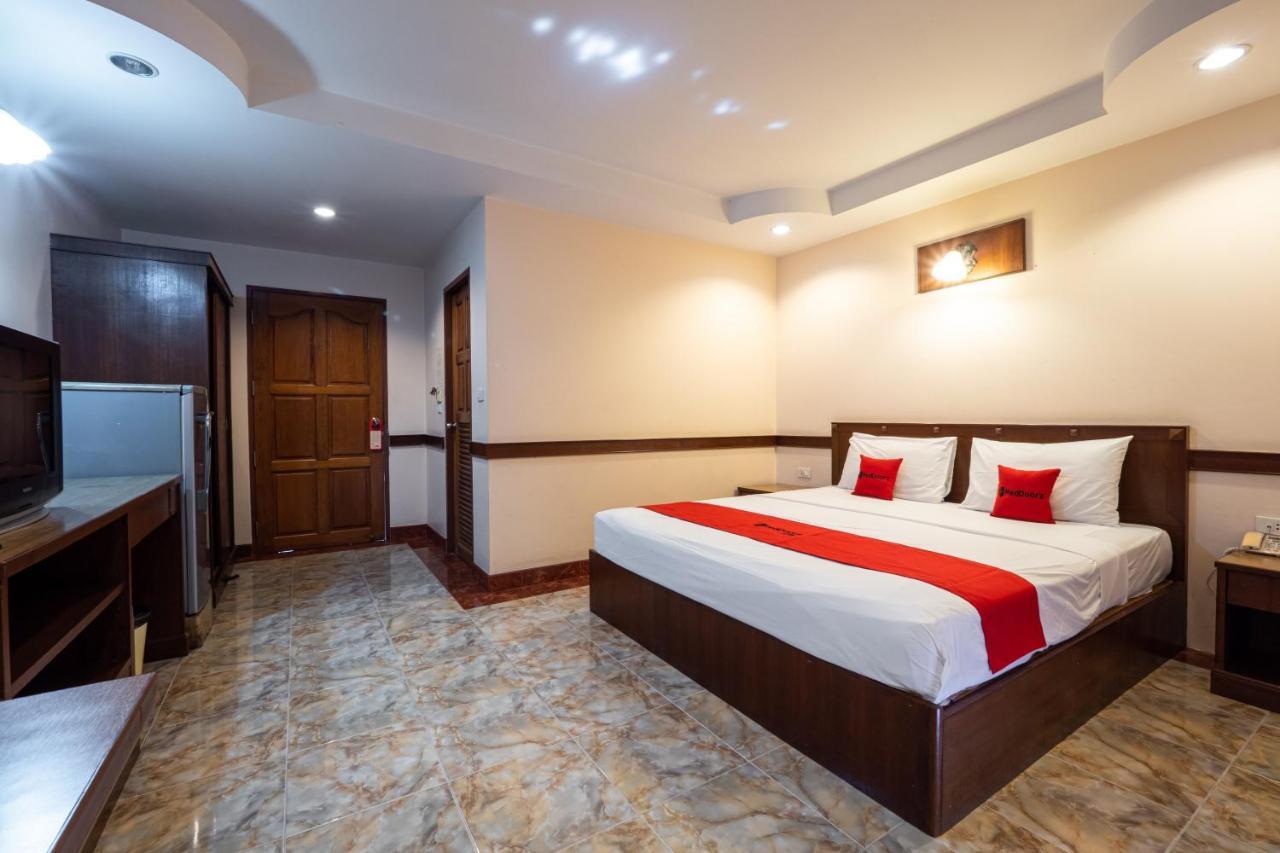 Reddoorz Navin Mansion 3 Pattaya Hotel Bagian luar foto