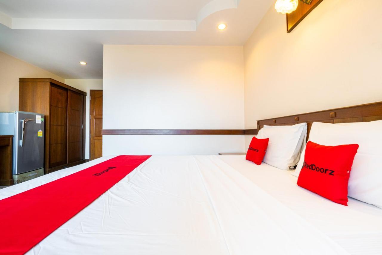 Reddoorz Navin Mansion 3 Pattaya Hotel Bagian luar foto