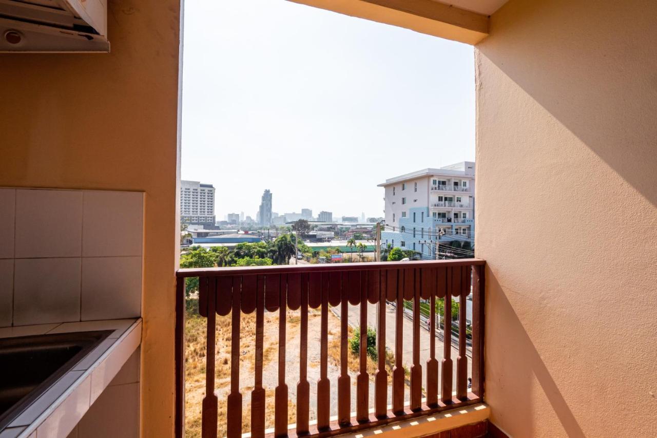 Reddoorz Navin Mansion 3 Pattaya Hotel Bagian luar foto
