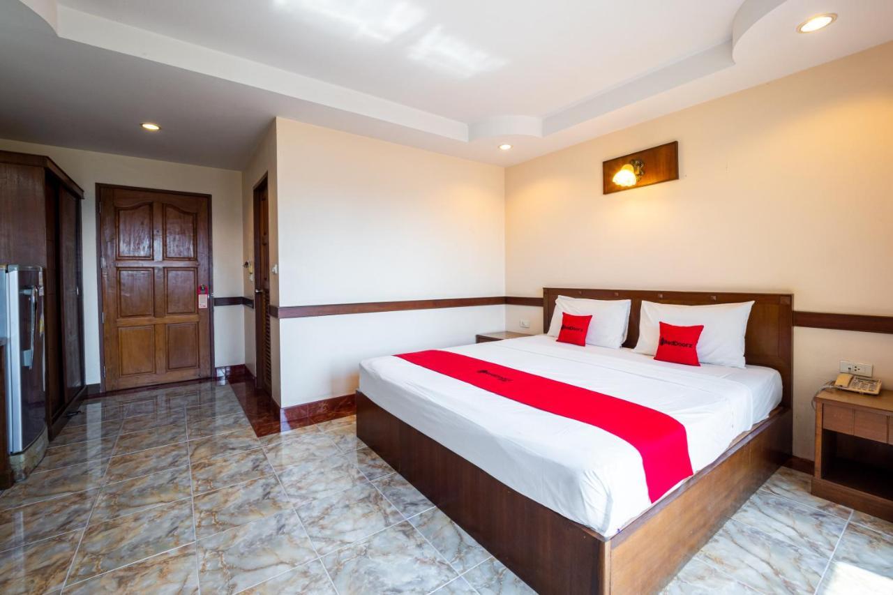 Reddoorz Navin Mansion 3 Pattaya Hotel Bagian luar foto