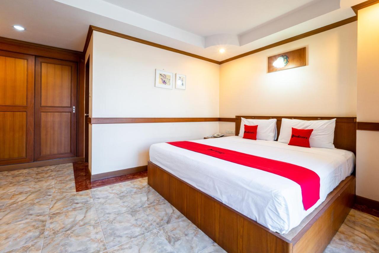 Reddoorz Navin Mansion 3 Pattaya Hotel Bagian luar foto