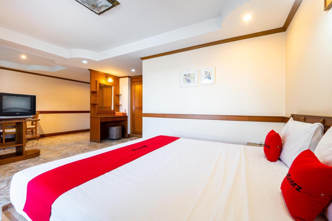 Reddoorz Navin Mansion 3 Pattaya Hotel Bagian luar foto