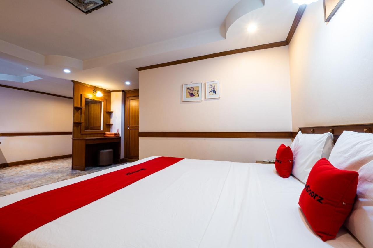 Reddoorz Navin Mansion 3 Pattaya Hotel Bagian luar foto