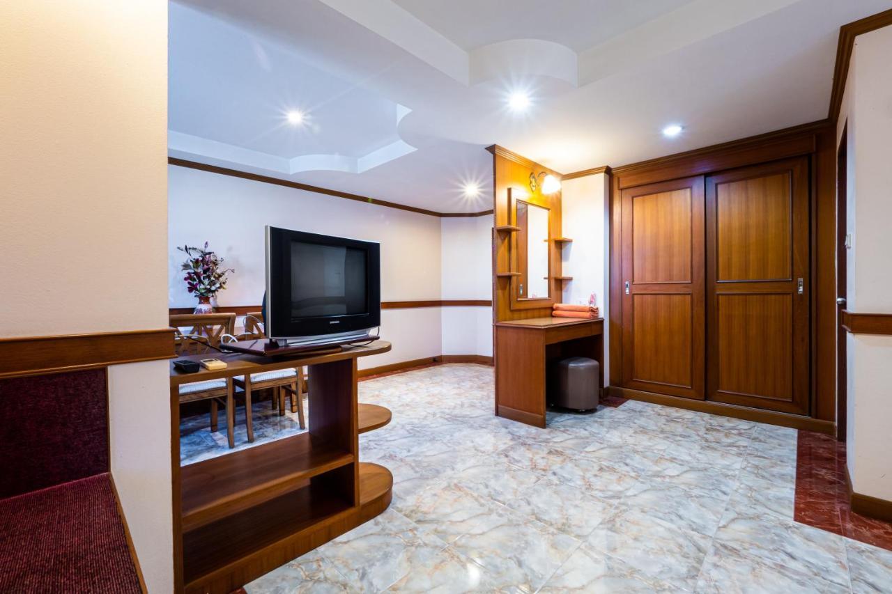 Reddoorz Navin Mansion 3 Pattaya Hotel Bagian luar foto